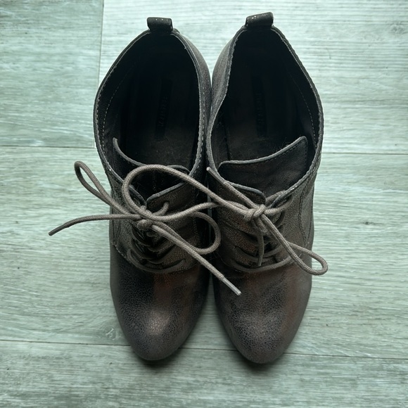 Forever 21 Metallic Lace Up Booties Size 10 - Picture 2 of 4